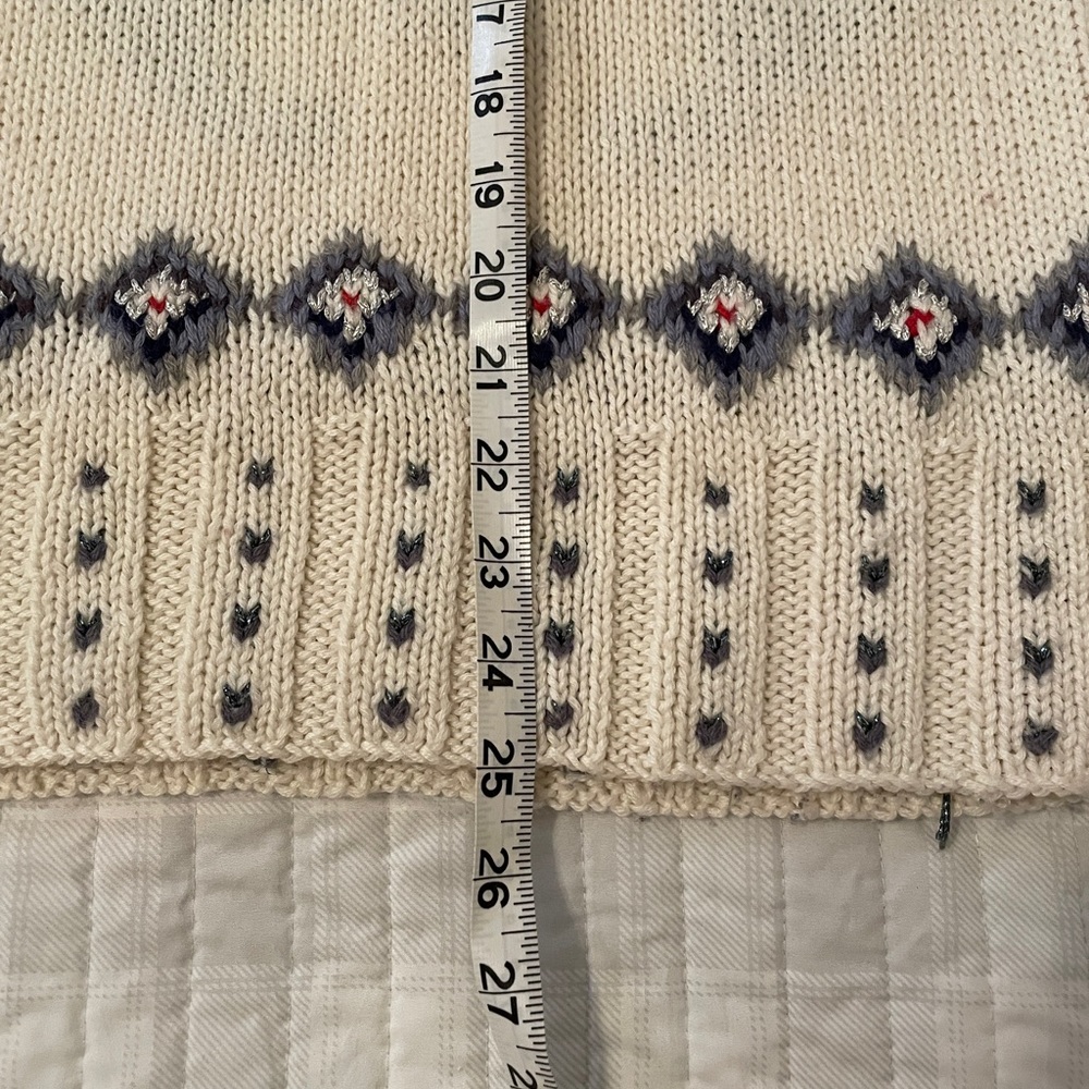 Gorsuch Ltd Wool White Winter Sweater- Skiing, Snowflakes. - Picture 5 of 10